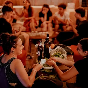  Hostel Backpackers